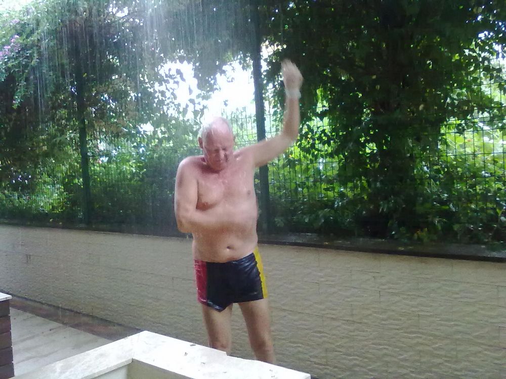 127. Härligt att duscha i regnet_kemer_turkiet_stefan.jpg